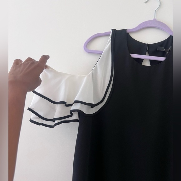 NWT BCBGMAXAZRIA NORAH  B/W COLD SHOULDER RUFFLE SLEEVES SHIFT DRESS SIZE L $228 - Picture 4 of 9